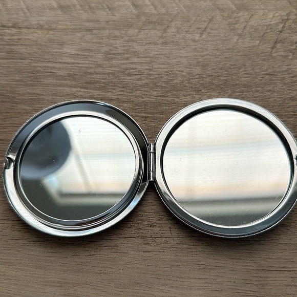 Mirror Compact - Picture 3 of 3